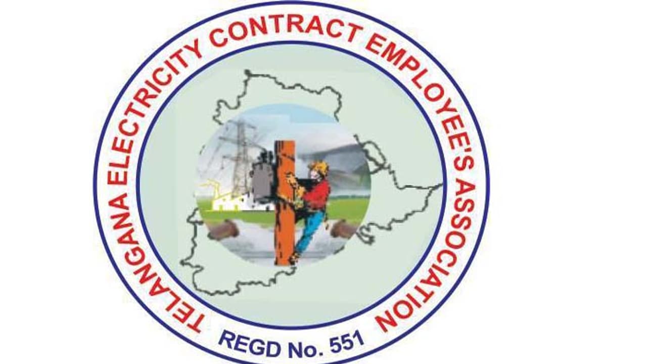 విద్యుత్ ఉద్యోగుల క్రమబద్దీకరణకు లైన్ క్లియర్.. కేసీఆర్ హర్షం విద్యుత్ ఉద్యోగుల క్రమబద్దీకరణకు లైన్ క్లియర్.. కేసీఆర్ హర్షం