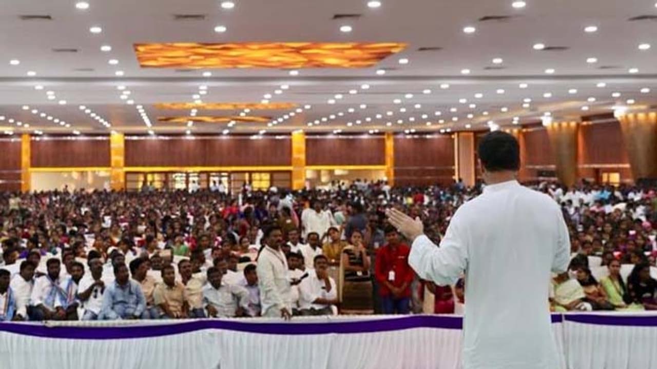 అధికారంలోకి రాగానే ఏపీకి ప్రత్యేక హోదా: రాహుల్ అధికారంలోకి రాగానే ఏపీకి ప్రత్యేక హోదా: రాహుల్