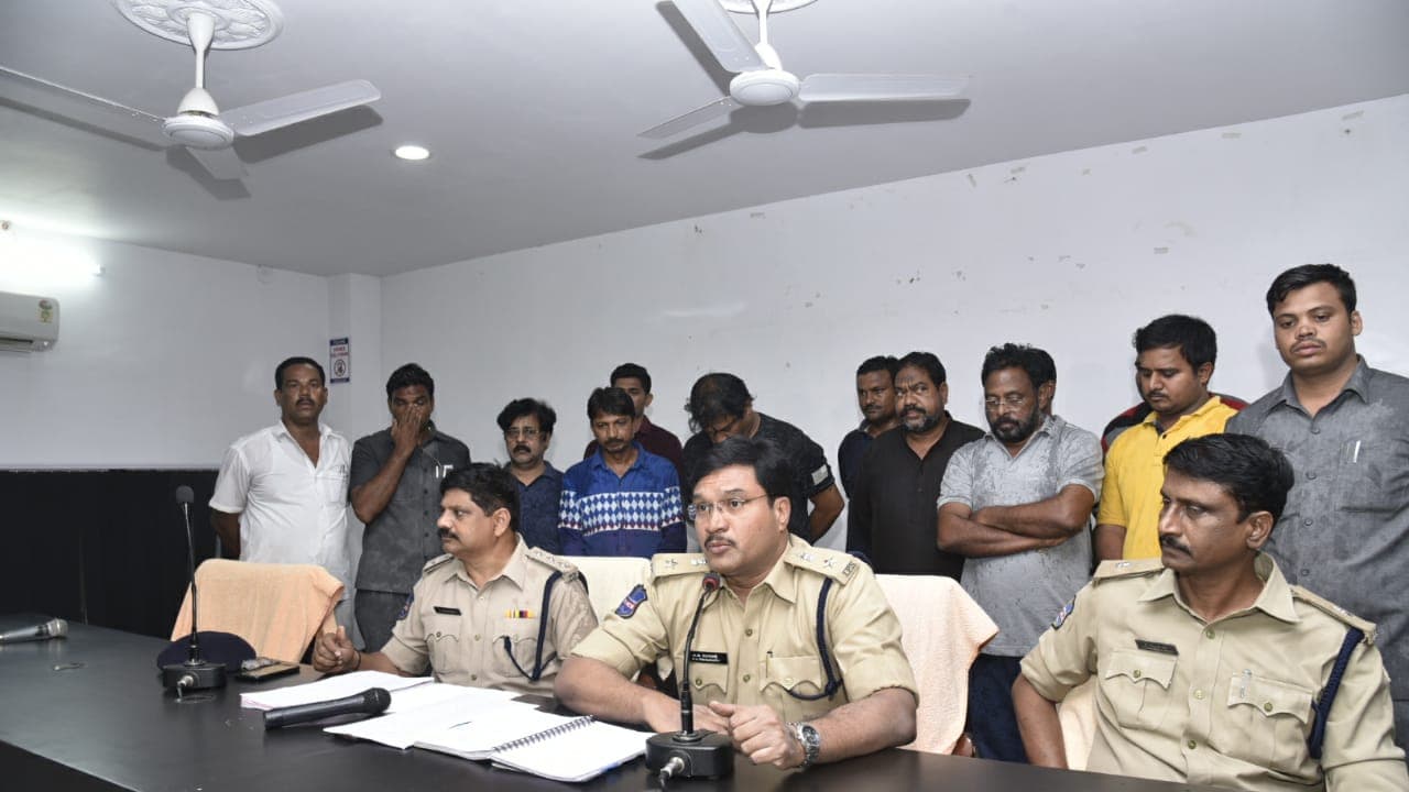 అమృతను కిడ్నాప్ చేసి, ప్రణయ్ను చంపాలని స్కెచ్: ఎస్పీ అమృతను కిడ్నాప్ చేసి, ప్రణయ్ను చంపాలని స్కెచ్: ఎస్పీ