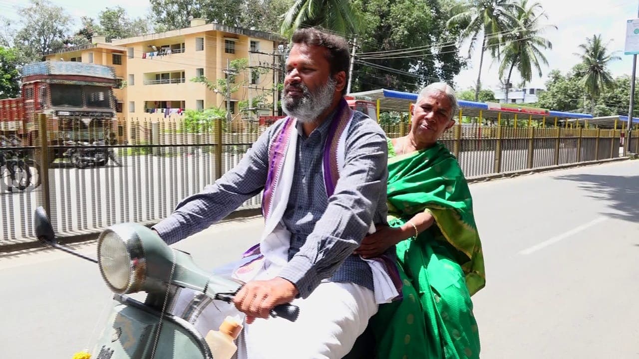 ಸ್ಕೂಟರ್’ನಲ್ಲೇ 26 ಸಾವಿರ ಕಿಮೀ ಸುತ್ತಿದ ತಾಯಿ, ಮಗ..! ಸ್ಕೂಟರ್’ನಲ್ಲೇ 26 ಸಾವಿರ ಕಿಮೀ ಸುತ್ತಿದ ತಾಯಿ, ಮಗ..!