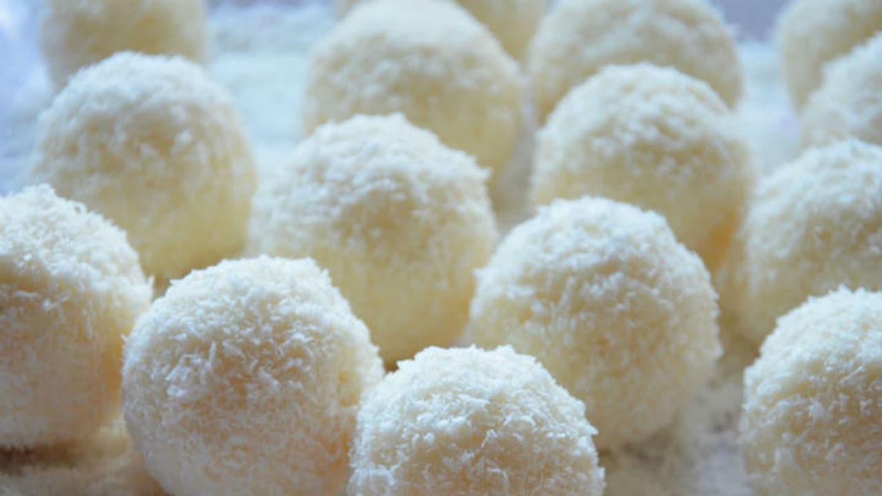 കുട്ടികൾക്ക് ഇഷ്ടമുള്ള കോക്കനട്ട് ലഡു വീട്ടിലുണ്ടാക്കാം കുട്ടികൾക്ക് ഇഷ്ടമുള്ള കോക്കനട്ട് ലഡു വീട്ടിലുണ്ടാക്കാം