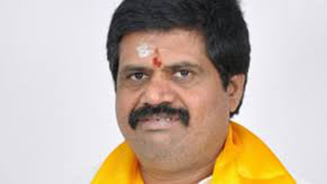 జగన్ కి భయపడే 23 మంది ఎమ్మెల్యేలను లాక్కున్నావ్: చంద్రబాబుపై అవంతి ఫైర్ జగన్ కి భయపడే 23 మంది ఎమ్మెల్యేలను లాక్కున్నావ్: చంద్రబాబుపై అవంతి ఫైర్