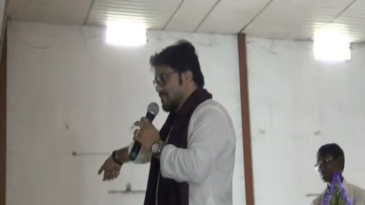 காலை உடைத்துவிடுவேன்... மாற்றுத்திறனாளியை மிரட்டிய மத்திய அமைச்சர்! காலை உடைத்துவிடுவேன்... மாற்றுத்திறனாளியை மிரட்டிய மத்திய அமைச்சர்!