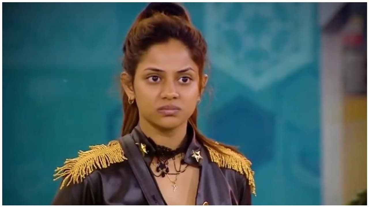 ஐஸ்வர்யா விஜிக்கு செய்த உச்ச கட்ட கொடுமை! ஒளிபரப்ப படாத காட்சியை வெளியிட்டு கொந்தளித்த கணவர்! ஐஸ்வர்யா விஜிக்கு செய்த உச்ச கட்ட கொடுமை! ஒளிபரப்ப படாத காட்சியை வெளியிட்டு கொந்தளித்த கணவர்!