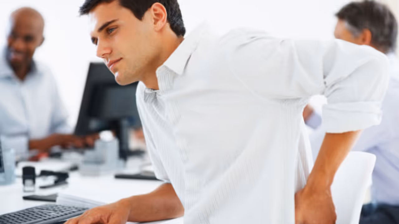 നട്ടെല്ലിന്റെ ഡിസ്കിന് പ്രശ്നമുണ്ടോ? ശ്രദ്ധിക്കാം ഈ നാല് കാര്യങ്ങള് നട്ടെല്ലിന്റെ ഡിസ്കിന് പ്രശ്നമുണ്ടോ? ശ്രദ്ധിക്കാം ഈ നാല് കാര്യങ്ങള്