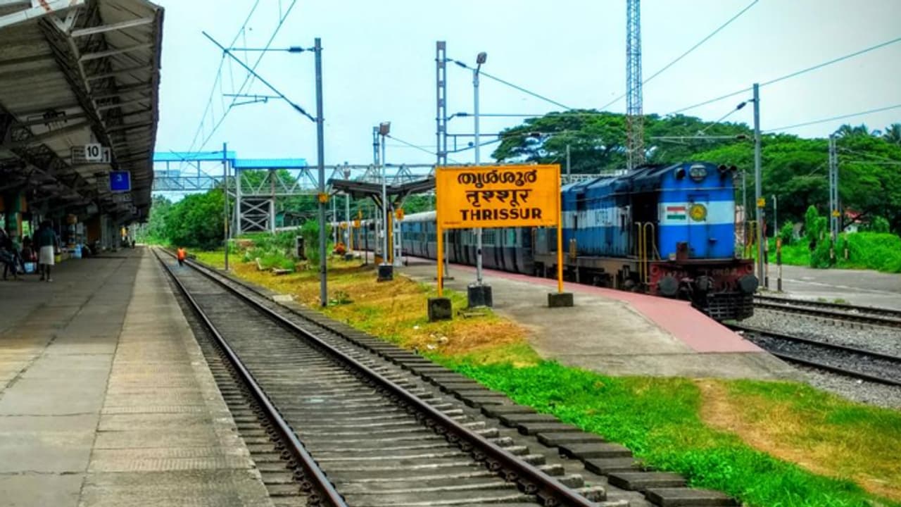 കൊവിഡ് 19: രോഗി കയറിയ തൃശൂരിലെ ബേക്കറി മൂന്ന് ദിവസത്തേക്ക് അടച്ചിടും കൊവിഡ് 19: രോഗി കയറിയ തൃശൂരിലെ ബേക്കറി മൂന്ന് ദിവസത്തേക്ക് അടച്ചിടും