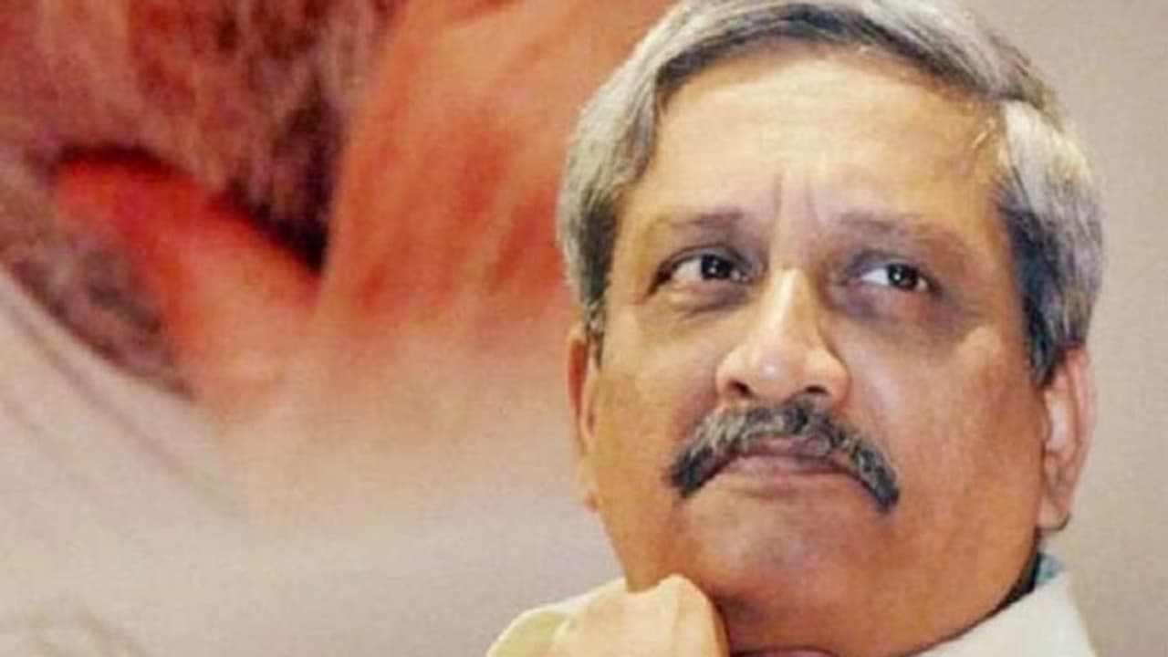 Manohar Parrikar discharged from AIIMS, returns to private residence in Goa Manohar Parrikar discharged from AIIMS, returns to private residence in Goa