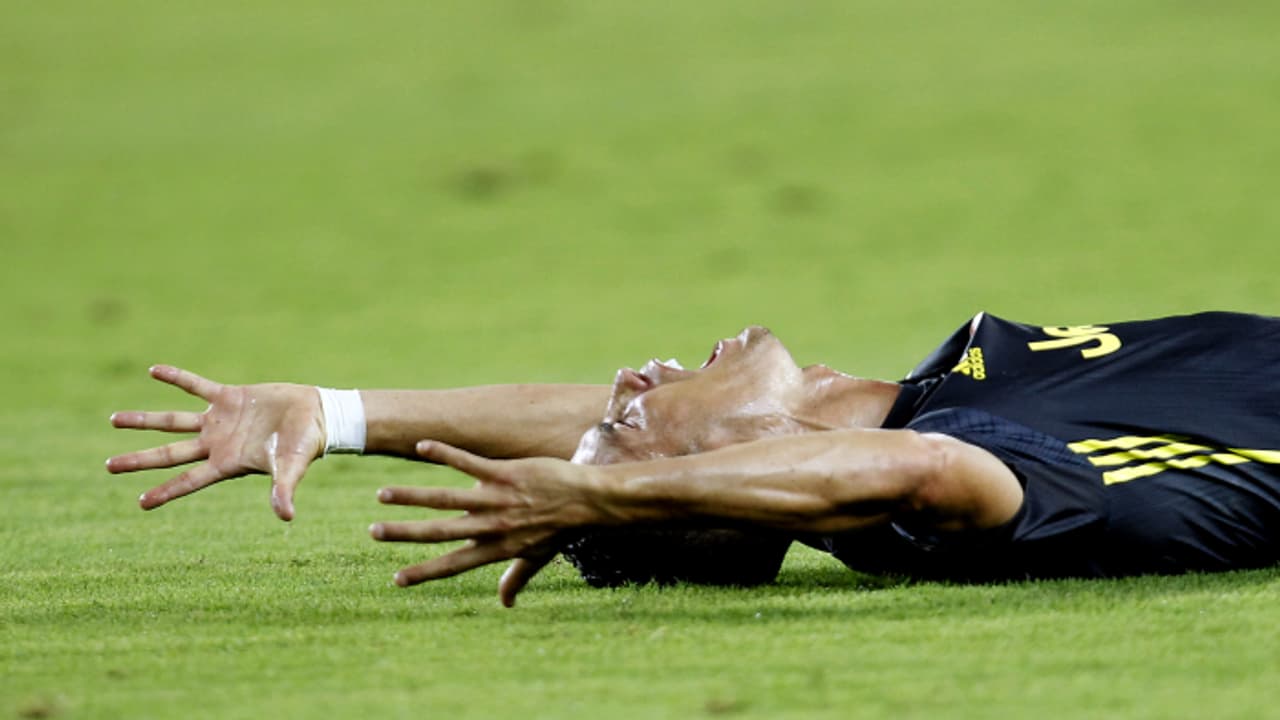 ಮೈದಾನದಲ್ಲಿಯೇ ಕಣ್ಣೀರಿಟ್ಟ ಕ್ರಿಸ್ಟಿಯಾನೋ ರೊನಾಲ್ಡೋ