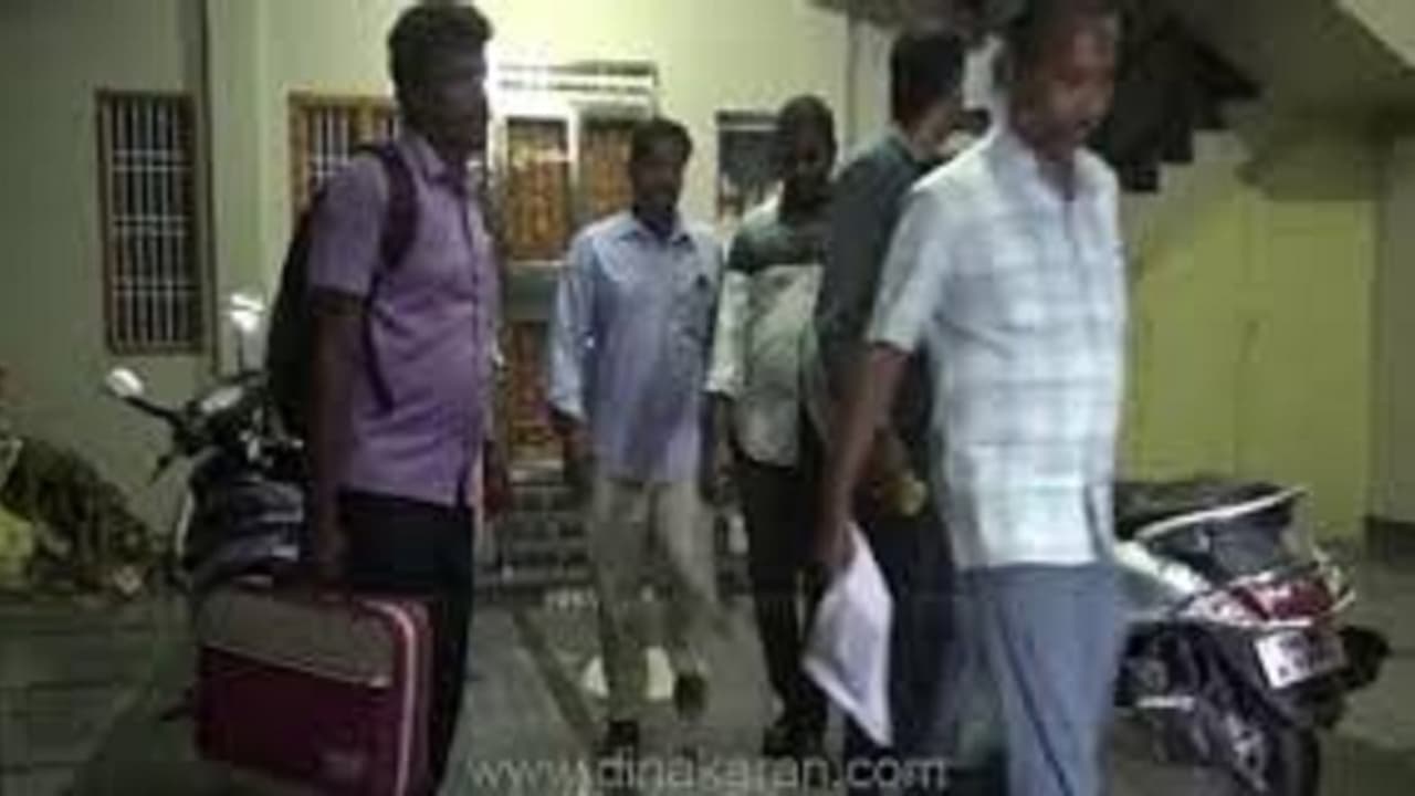 வட்டார போக்குவரத்து ஆய்வாளர் லாக்கரில் 10 கிலோ தங்கம்!! அதிர்ந்து போன அதிகாரிகள்!! வட்டார போக்குவரத்து ஆய்வாளர் லாக்கரில் 10 கிலோ தங்கம்!! அதிர்ந்து போன அதிகாரிகள்!!