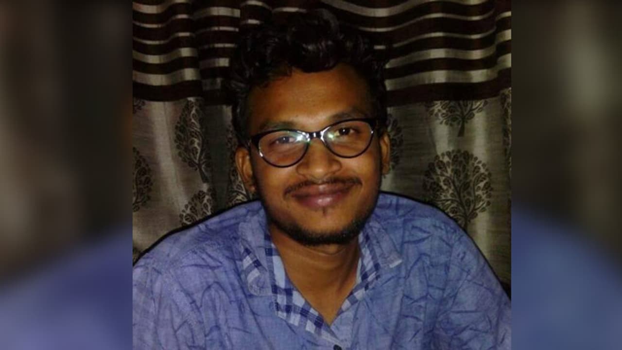 వాళ్లది ప్రేమ పెళ్లి కాదా..? బ్లాక్ మెయిల్ చేసి పెళ్లి చేసుకున్నాడా..? వాళ్లది ప్రేమ పెళ్లి కాదా..? బ్లాక్ మెయిల్ చేసి పెళ్లి చేసుకున్నాడా..?