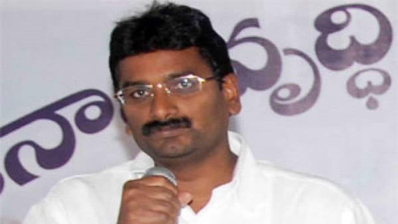 కొండ్రు మురళికి టికెట్ ఖరారు చేసిన చంద్రబాబు కొండ్రు మురళికి టికెట్ ఖరారు చేసిన చంద్రబాబు