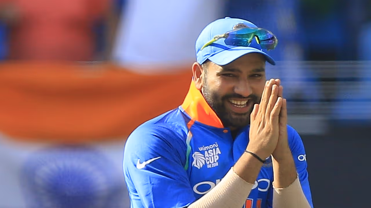 వెస్టిండీస్ తో టెస్టు సిరీస్: రోహిత్ కు మళ్లీ చేయి, ధావన్ ఔట్ వెస్టిండీస్ తో టెస్టు సిరీస్: రోహిత్ కు మళ్లీ చేయి, ధావన్ ఔట్