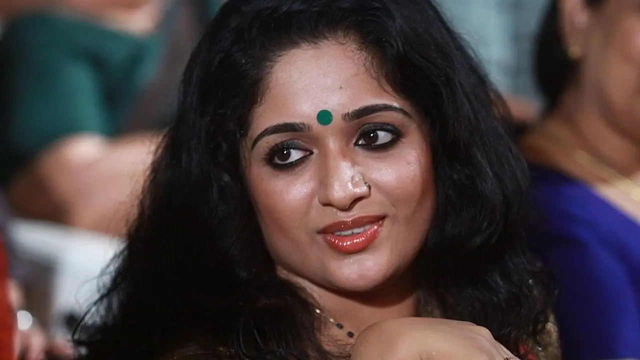 മാഡം? നടിയെ ആക്രമിച്ച കേസിൽ കാവ്യക്ക് 'ശബ്ദരേഖ കുരുക്ക്'; ചോദ്യം ചെയ്യാൻ നോട്ടീസ്, ആലുവ പൊലീസ് ക്ലബിൽ ഹാജരാകണം മാഡം? നടിയെ ആക്രമിച്ച കേസിൽ കാവ്യക്ക് 'ശബ്ദരേഖ കുരുക്ക്'; ചോദ്യം ചെയ്യാൻ നോട്ടീസ്, ആലുവ പൊലീസ് ക്ലബിൽ ഹാജരാകണം