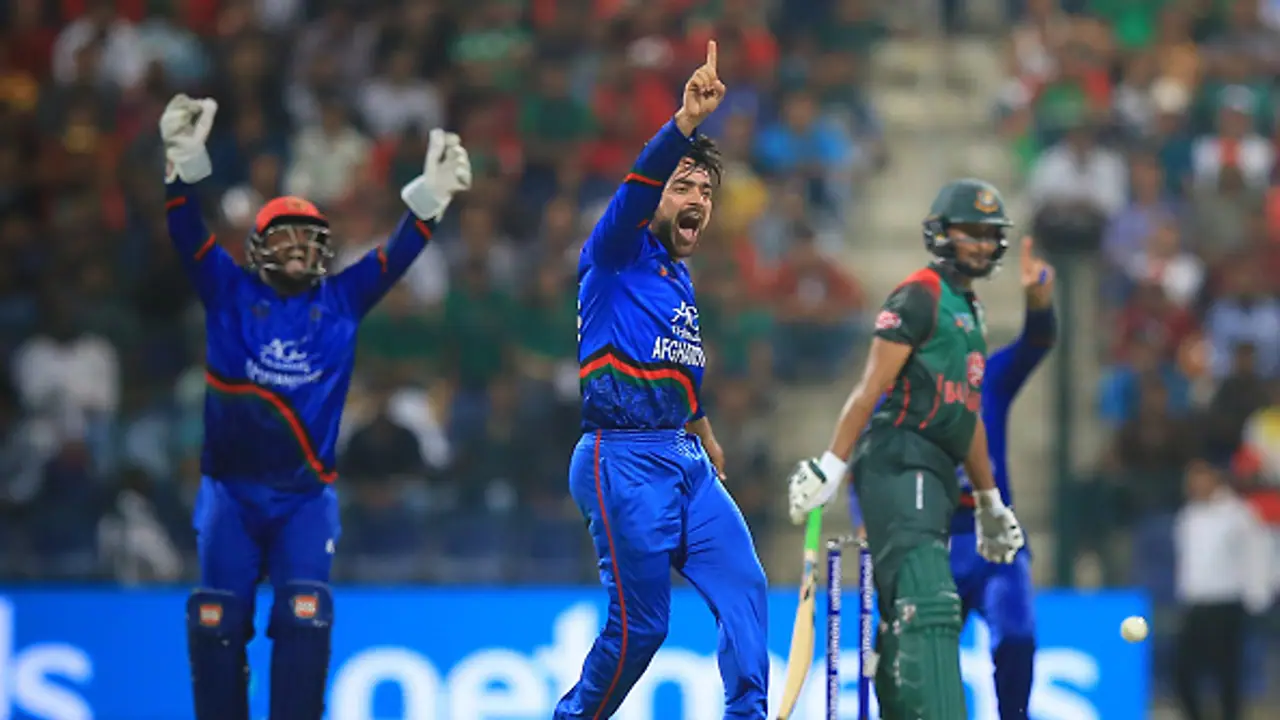 ರಶೀದ್ ಖಾನ್ಗೆ ಟ್ವಿಟರ್ನಲ್ಲಿ ಪಾಕ್ ಅಭಿಮಾನಿಗಳಿಂದ ಪಾಠ! ರಶೀದ್ ಖಾನ್ಗೆ ಟ್ವಿಟರ್ನಲ್ಲಿ ಪಾಕ್ ಅಭಿಮಾನಿಗಳಿಂದ ಪಾಠ!