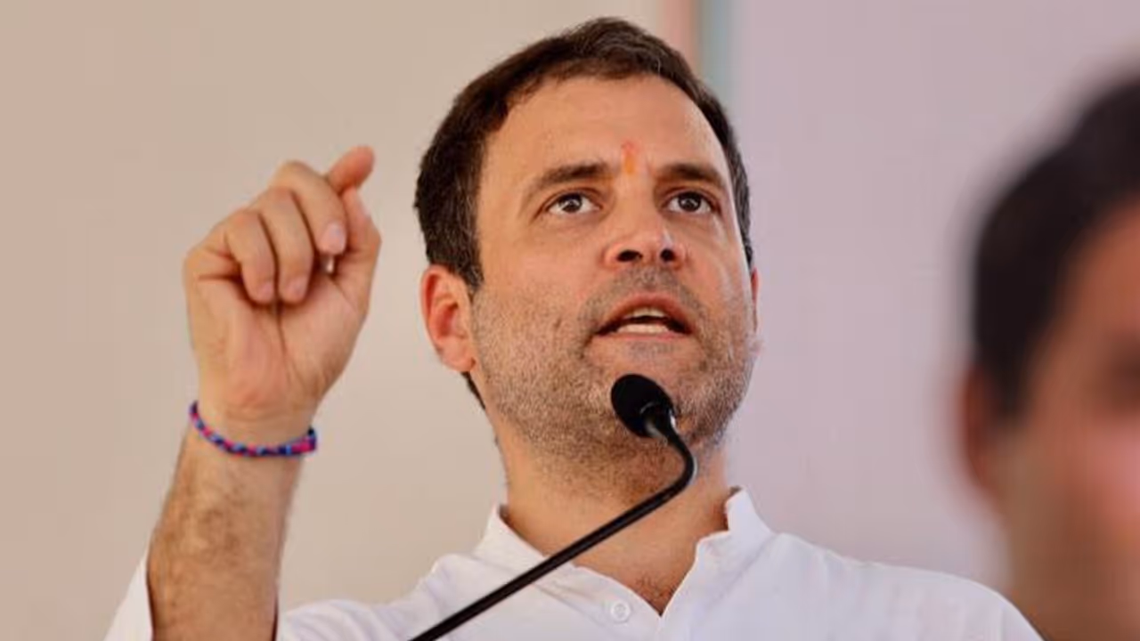 दागदार दामन वाले उछाल रहे हैं दूसरों पर कीचड़