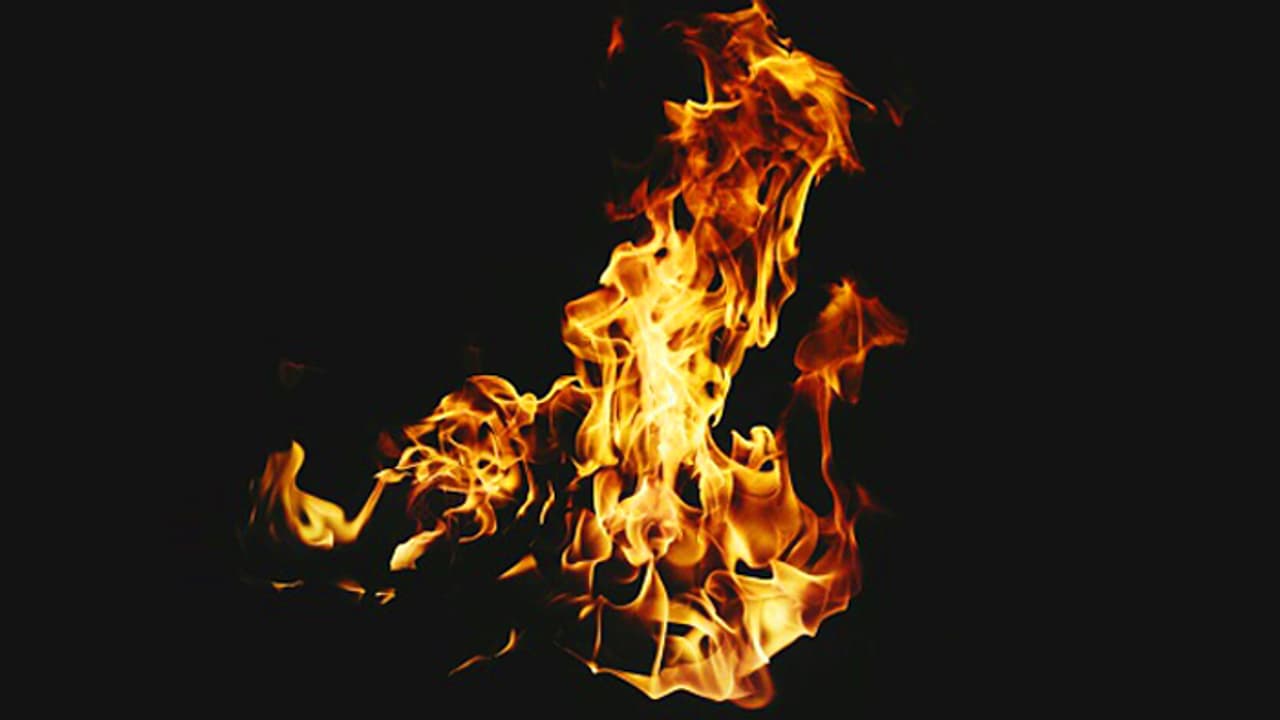 Hyderabad: Heart broken husband sets himself ablaze, dies