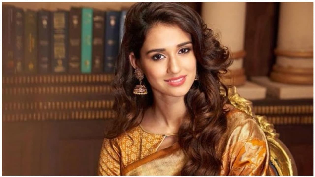 நீச்சல் உடையில் தோனி நடிகை! ரசிகர்களுக்கு இன்ப அதிர்ச்சி! நீச்சல் உடையில் தோனி நடிகை! ரசிகர்களுக்கு இன்ப அதிர்ச்சி!