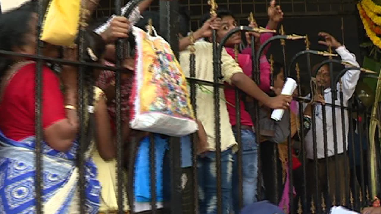 ജോലി ക്യൂവില് നില്ക്കുക, ദിവസം തോറും 16000 രൂപയിലധികം സമ്പാദിച്ച് ഈ യുവാവ് ജോലി ക്യൂവില് നില്ക്കുക, ദിവസം തോറും 16000 രൂപയിലധികം സമ്പാദിച്ച് ഈ യുവാവ്