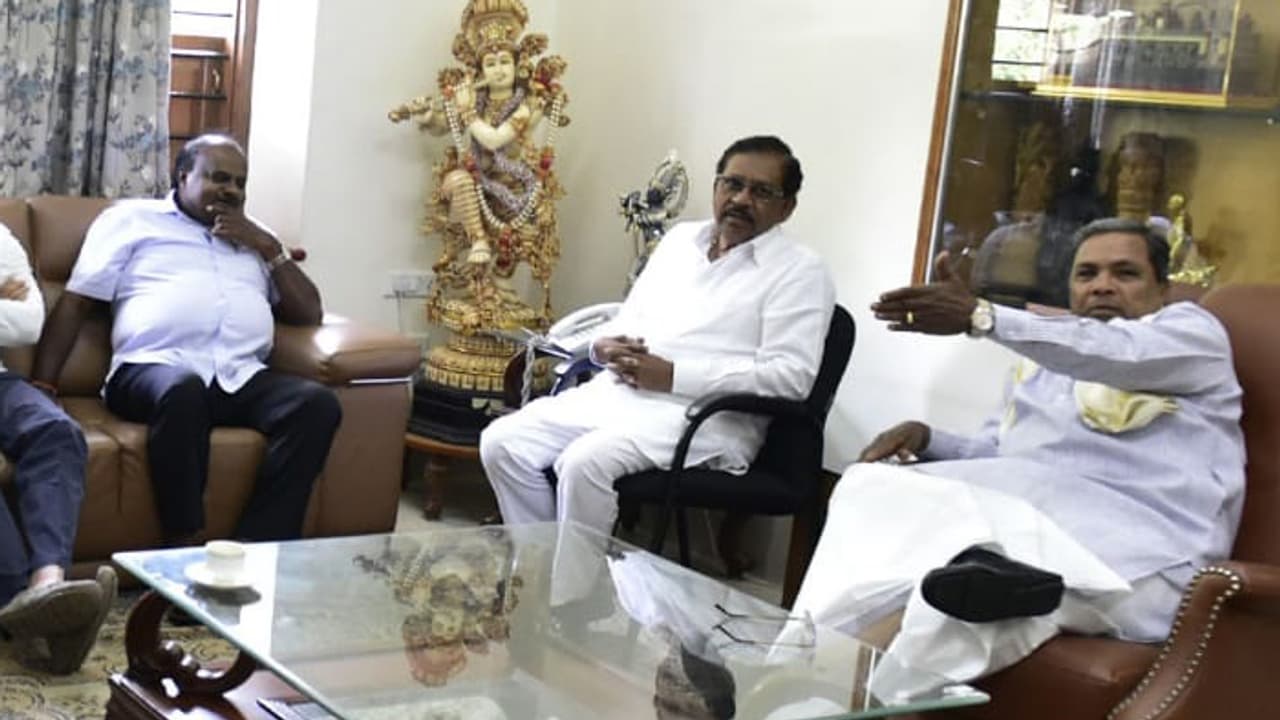 ಸರ್ಕಾರ ಉಳಿವಿಗೆ ಸಂಪುಟ ವಿಸ್ತರಣೆ ಟಾನಿಕ್ ಸರ್ಕಾರ ಉಳಿವಿಗೆ ಸಂಪುಟ ವಿಸ್ತರಣೆ ಟಾನಿಕ್