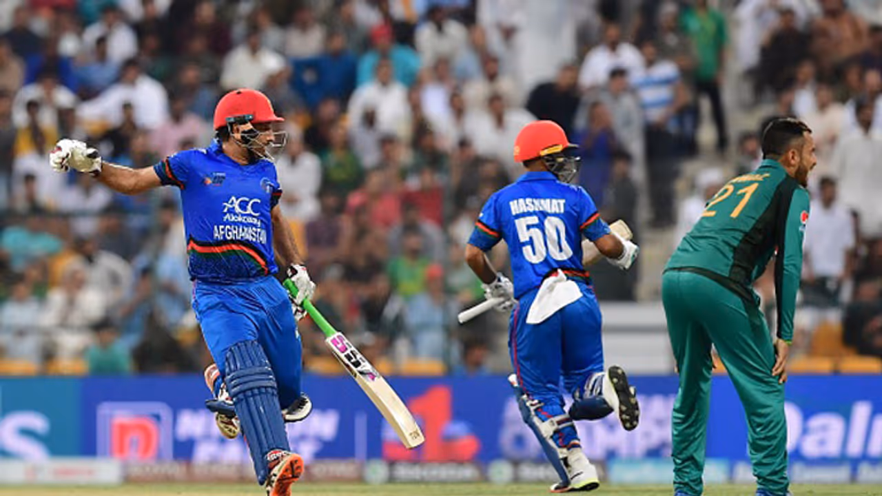 ಆಫ್ಘಾನ್’ಗೆ ಸೋಲಿನ ರುಚಿ ತೋರಿಸಿದ ಪಾಕ್ ಆಫ್ಘಾನ್’ಗೆ ಸೋಲಿನ ರುಚಿ ತೋರಿಸಿದ ಪಾಕ್