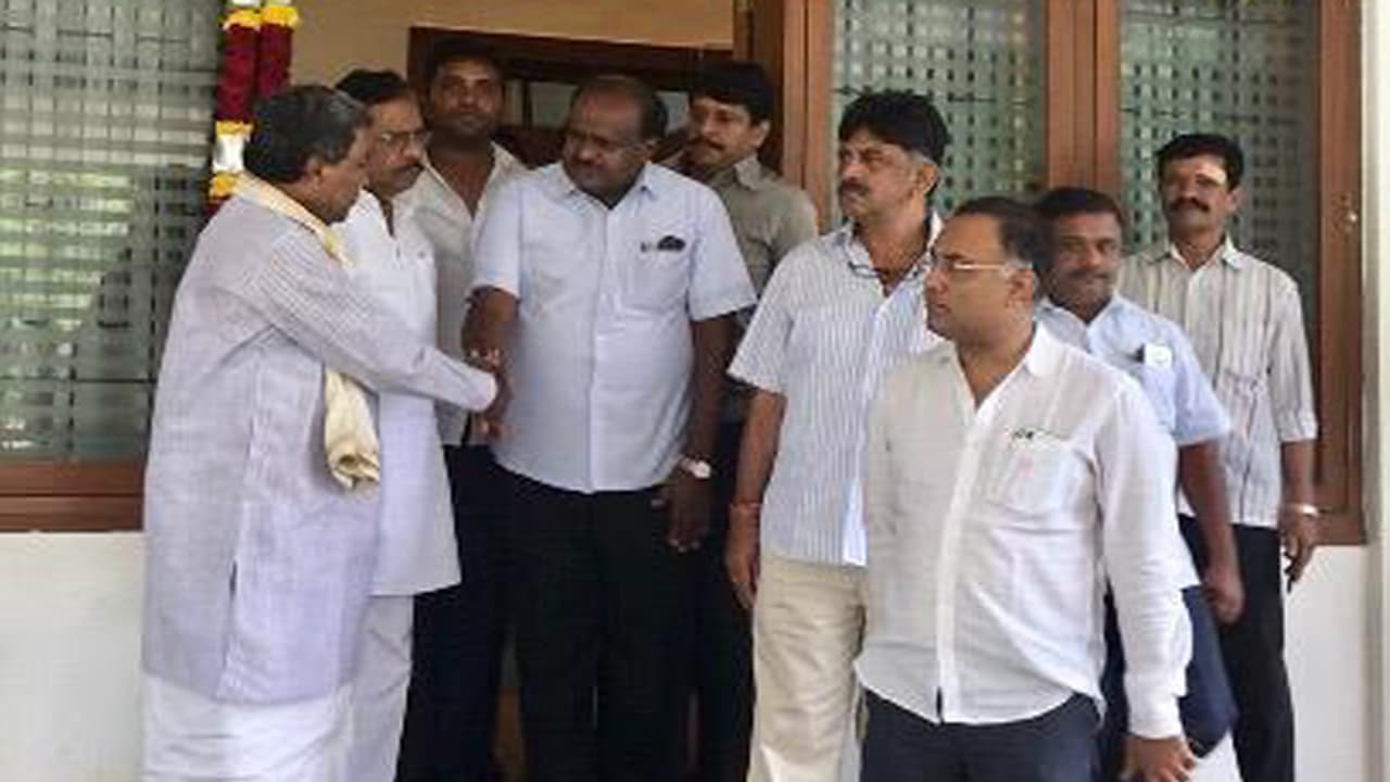 71000 ಕೋಟಿ ಸಾಲಕ್ಕೆ ರಾಜ್ಯ ಸರ್ಕಾರ ನಿರ್ಧಾರ 71000 ಕೋಟಿ ಸಾಲಕ್ಕೆ ರಾಜ್ಯ ಸರ್ಕಾರ ನಿರ್ಧಾರ