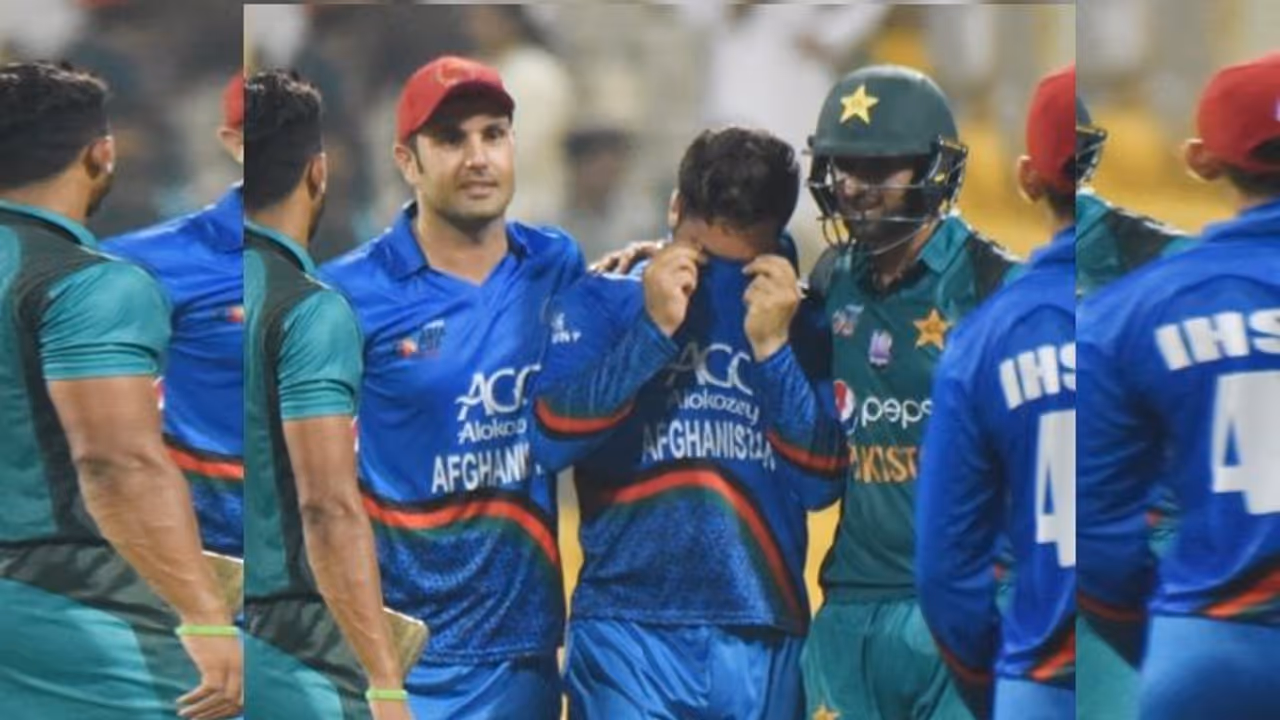 ఉత్కంఠగా సాగిన పాక్ అప్ఘాన్ మ్యాచ్... చివరి ఓవర్లో పాకిస్థాన్ గెలుపు ఉత్కంఠగా సాగిన పాక్ అప్ఘాన్ మ్యాచ్... చివరి ఓవర్లో పాకిస్థాన్ గెలుపు