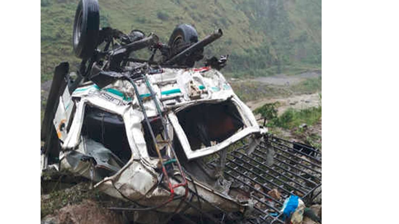 సిమ్లాలో ఘోర రోడ్డు ప్రమాదం... 13 మంది మృతి సిమ్లాలో ఘోర రోడ్డు ప్రమాదం... 13 మంది మృతి