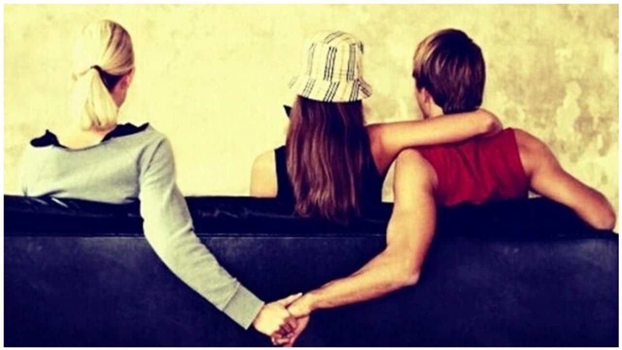 प्यार में अंधी लड़की प्रेमी से मिलने पहुंची उसके घर, फिर जो हुआ वो दिल दहला देने वाला था प्यार में अंधी लड़की प्रेमी से मिलने पहुंची उसके घर, फिर जो हुआ वो दिल दहला देने वाला था