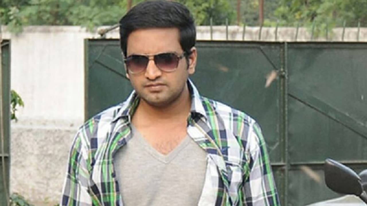 இதுவரை பார்த்திடாத புதிய கெட்டப்பில் சந்தானம்..! சுட சுட வெளியான சூப்பர் தகவல்! இதுவரை பார்த்திடாத புதிய கெட்டப்பில் சந்தானம்..! சுட சுட வெளியான சூப்பர் தகவல்!