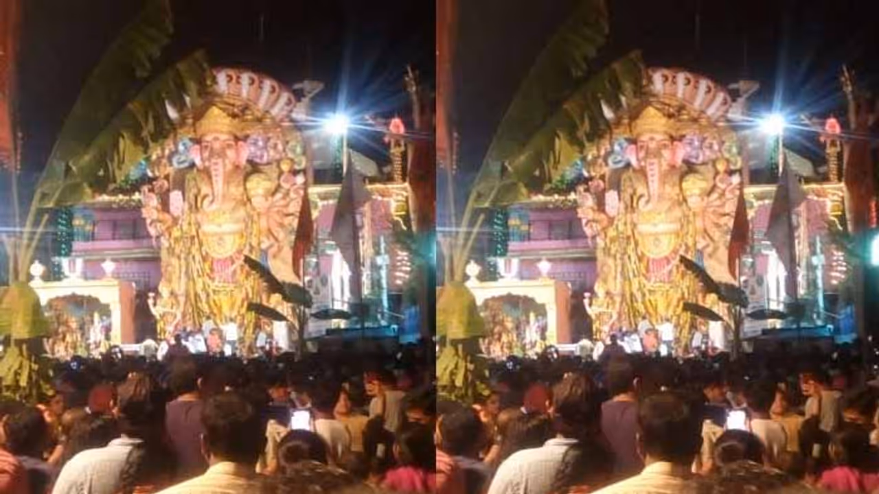 తెల్లవారుజామునే కదిలిన ఖైరతాబాద్ గణపతి... మధ్యాహ్ననికల్లా నిమజ్జనం తెల్లవారుజామునే కదిలిన ఖైరతాబాద్ గణపతి... మధ్యాహ్ననికల్లా నిమజ్జనం