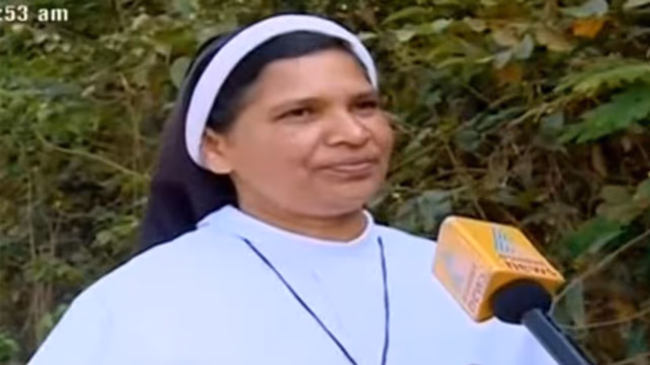 വിശ്വാസികളുടെ വികാരത്തെ മുറിപ്പെടുത്തുന്ന രീതിയില് പ്രവര്ത്തിച്ചിട്ടില്ല; സിസ്റ്റര് ലൂസി വിശ്വാസികളുടെ വികാരത്തെ മുറിപ്പെടുത്തുന്ന രീതിയില് പ്രവര്ത്തിച്ചിട്ടില്ല; സിസ്റ്റര് ലൂസി