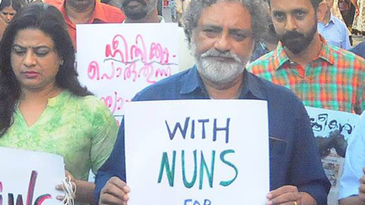 കന്യാസ്ത്രീക്ക് ഐക്യദാര്ഢ്യമറിയിച്ച് പ്രകടനം നടത്തിയ ജോയ് മാത്യുവിനെതിരെ കേസ് കന്യാസ്ത്രീക്ക് ഐക്യദാര്ഢ്യമറിയിച്ച് പ്രകടനം നടത്തിയ ജോയ് മാത്യുവിനെതിരെ കേസ്