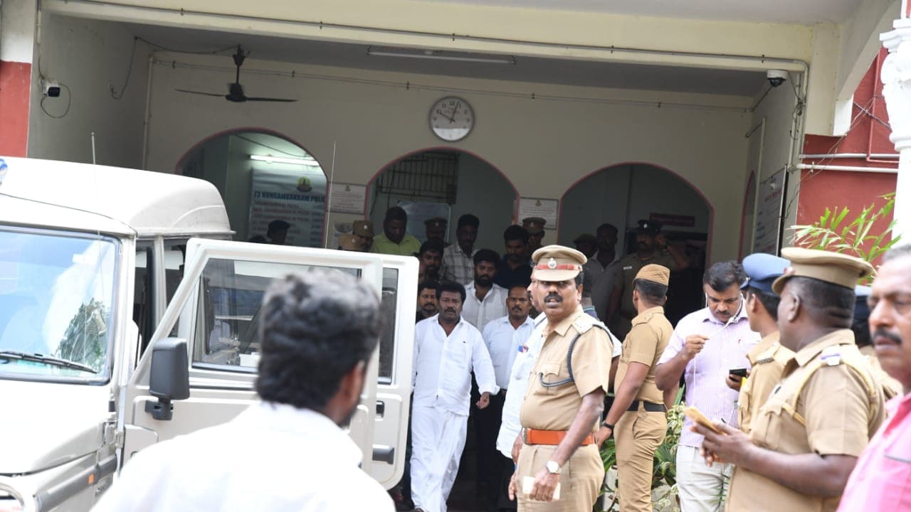 ಸಿಎಂ ವಿರುದ್ಧ ಅವಹೇಳನಕಾರಿ ಹೇಳಿಕೆ : ಶಾಸಕ ಅರೆಸ್ಟ್ ಸಿಎಂ ವಿರುದ್ಧ ಅವಹೇಳನಕಾರಿ ಹೇಳಿಕೆ : ಶಾಸಕ ಅರೆಸ್ಟ್