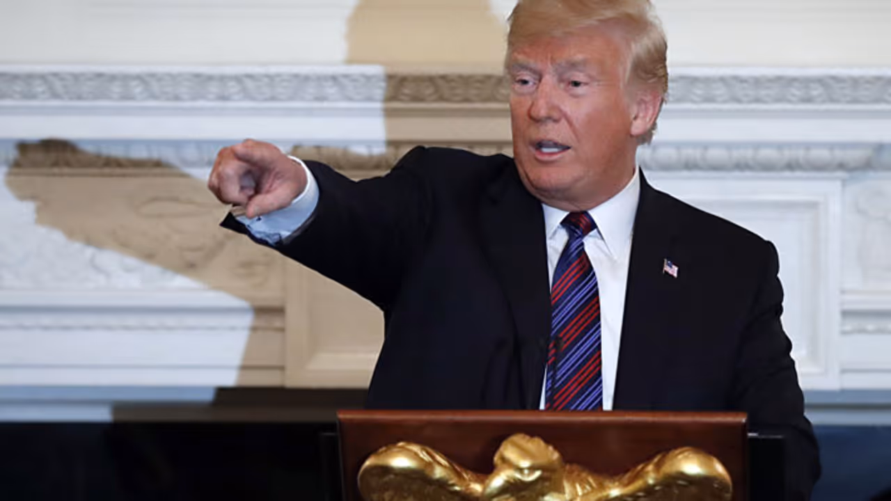 உஷார்...! இந்திய ஐடி ஊழியர்களுக்கு ஆபத்து! அதிபர் டிரம்ப் அதிரடி உஷார்...! இந்திய ஐடி ஊழியர்களுக்கு ஆபத்து! அதிபர் டிரம்ப் அதிரடி