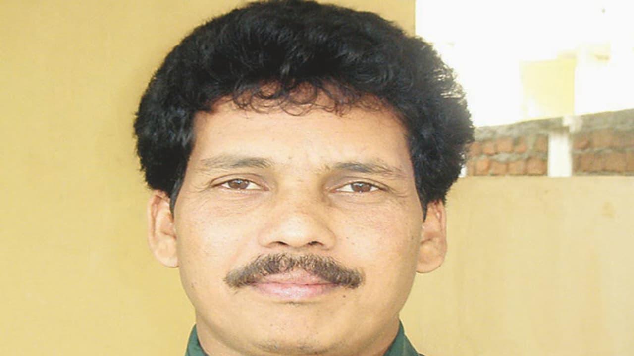 కొనసాగుతున్న సర్వేశ్వరరావు అంతిమయాత్ర కొనసాగుతున్న సర్వేశ్వరరావు అంతిమయాత్ర