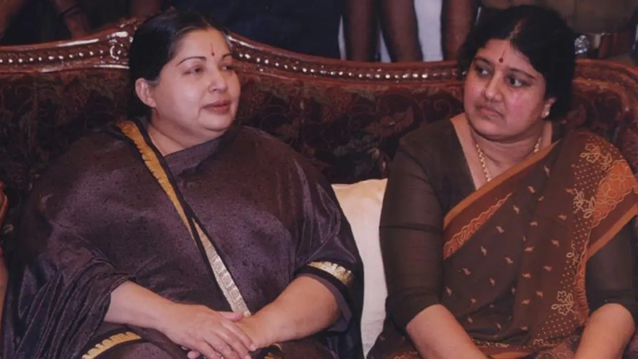 Srinivasan's shocking allegation: Sasikala kicked Jayalalithaa to death