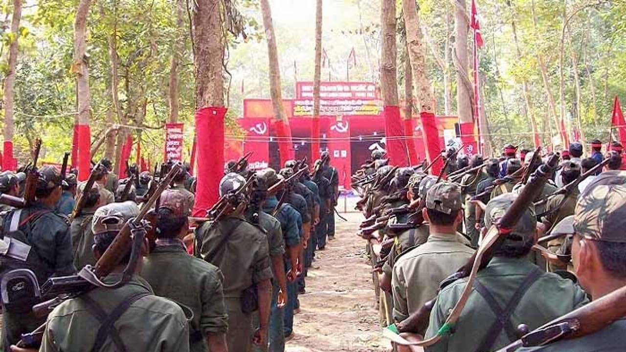 ఎమ్మెల్యే హత్య: దాడిలో 60 మంది మావోలు.. 40 మంది మహిళలే ఎమ్మెల్యే హత్య: దాడిలో 60 మంది మావోలు.. 40 మంది మహిళలే