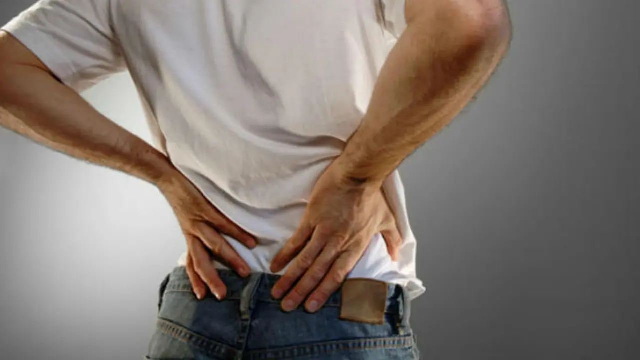 ഈ ശീലങ്ങൾ മാറ്റിയാൽ നടുവേദന ഒഴിവാക്കാം ഈ ശീലങ്ങൾ മാറ്റിയാൽ നടുവേദന ഒഴിവാക്കാം