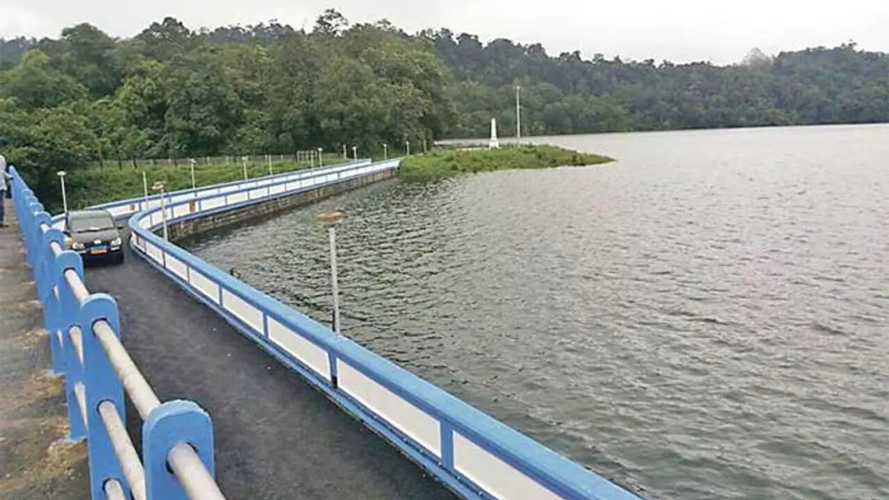 ഷോളയാർ ഡാം തുറന്നു: ചാലക്കുടി പുഴയിൽ ഒരടി വരെ ജലനിരപ്പ് ഉയരും ഷോളയാർ ഡാം തുറന്നു: ചാലക്കുടി പുഴയിൽ ഒരടി വരെ ജലനിരപ്പ് ഉയരും