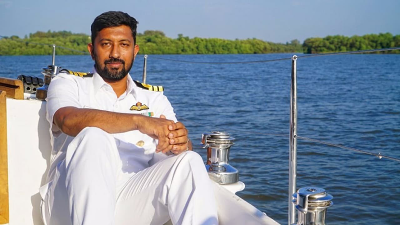 ಹಿಂದೂ ಮಹಾಸಾಗರದಲ್ಲಿ ನೌಕಾಪಡೆ ಅಧಿಕಾರಿ ರಕ್ಷಣೆ! ಹಿಂದೂ ಮಹಾಸಾಗರದಲ್ಲಿ ನೌಕಾಪಡೆ ಅಧಿಕಾರಿ ರಕ್ಷಣೆ!