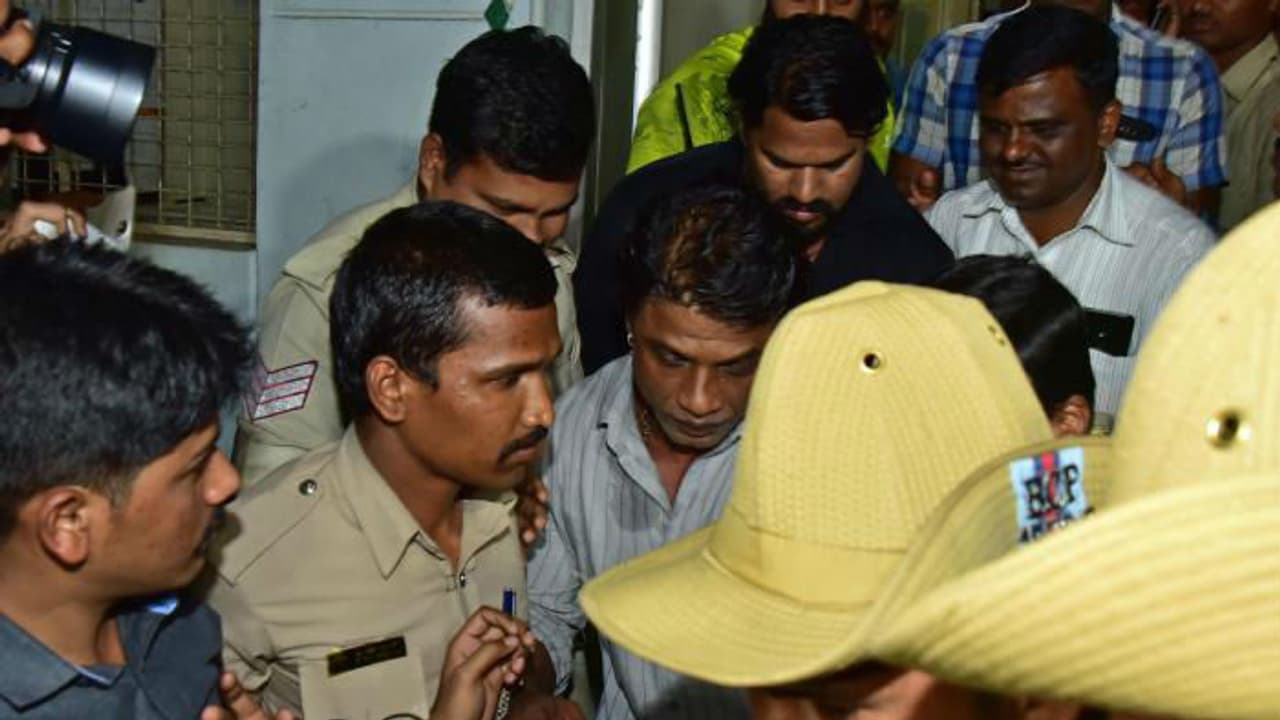 ಕೀರ್ತಿಗೆ ನಾಗರತ್ನರಿಂದ ಕೊಲೆ ಬೆದರಿಕೆ : ಪೊಲೀಸರಿಗೆ ದುನಿಯಾ ವಿಜಯ್ ಪತ್ರ ಕೀರ್ತಿಗೆ ನಾಗರತ್ನರಿಂದ ಕೊಲೆ ಬೆದರಿಕೆ : ಪೊಲೀಸರಿಗೆ ದುನಿಯಾ ವಿಜಯ್ ಪತ್ರ