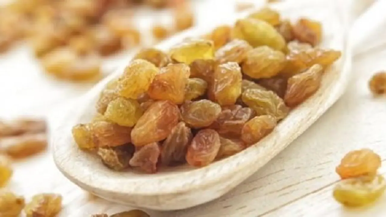 கிஸ்மிஸ் பழத்தை இவர்கள் தொட்டுக்கூட பார்க்க கூடாதாம்! ஏன் தெரியுமா?