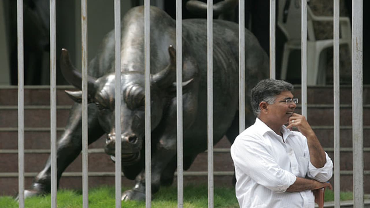 Share Market Today: മൂന്നാം ദിനവും വിപണി ഇടിഞ്ഞു സെൻസെക്സ് 60,000 ന് താഴെ Share Market Today: മൂന്നാം ദിനവും വിപണി ഇടിഞ്ഞു സെൻസെക്സ് 60,000 ന് താഴെ