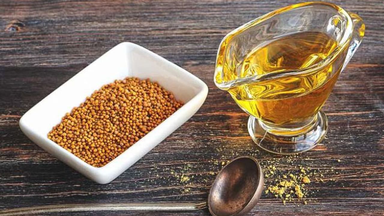 তেলের এই বিশেষ ব্যবহারেই বদলাবে ভাগ্য, সমস্যা থেকে মুক্তি পেয়ে ঘটবে পরিবর্তন তেলের এই বিশেষ ব্যবহারেই বদলাবে ভাগ্য, সমস্যা থেকে মুক্তি পেয়ে ঘটবে পরিবর্তন