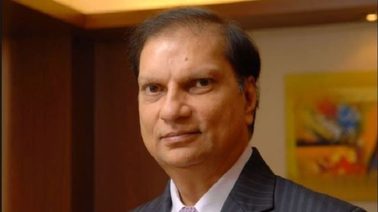 ಇವನೆಷ್ಟು ಕದ್ದೊಯ್ದ?: ಉದ್ಯಮಿ ಸಂದೇಸರ ನೈಜೀರಿಯಾಗೆ ಪುರ್! ಇವನೆಷ್ಟು ಕದ್ದೊಯ್ದ?: ಉದ್ಯಮಿ ಸಂದೇಸರ ನೈಜೀರಿಯಾಗೆ ಪುರ್!