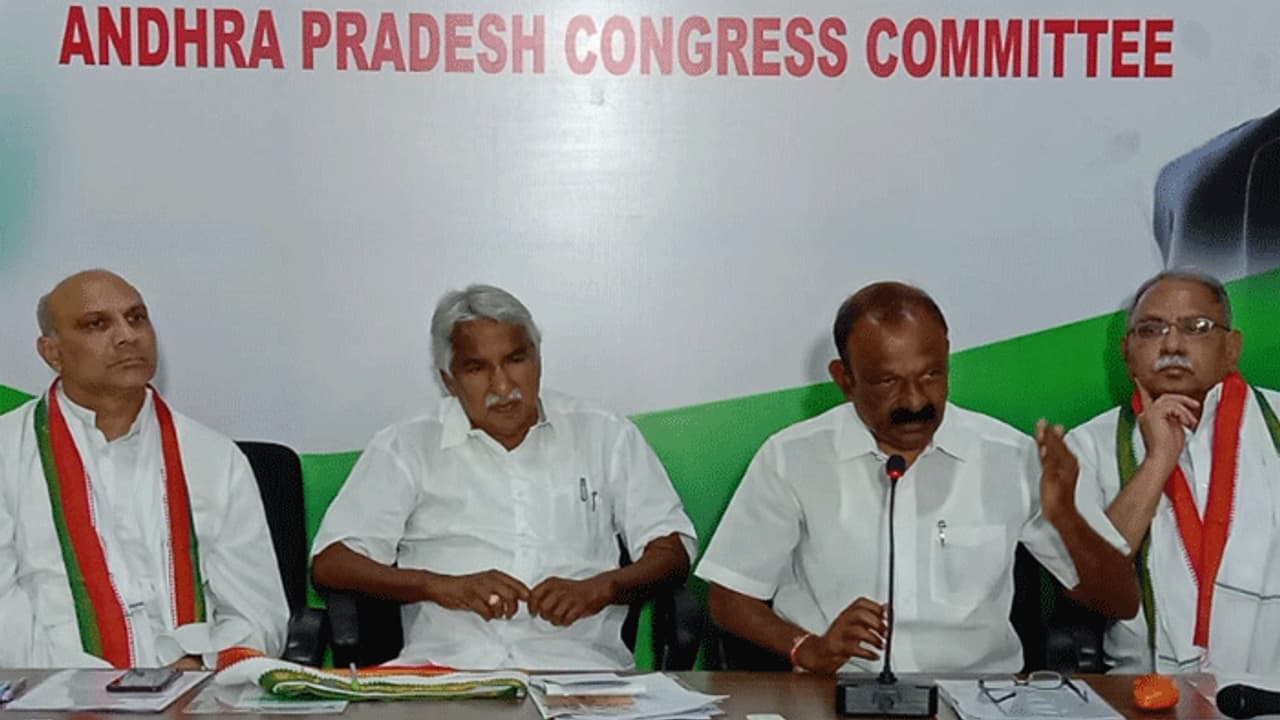 దేశంలోనే అతిపెద్ద కుంభకోణం రాఫెల్ స్కాం: ఉమెన్ చాందీ దేశంలోనే అతిపెద్ద కుంభకోణం రాఫెల్ స్కాం: ఉమెన్ చాందీ