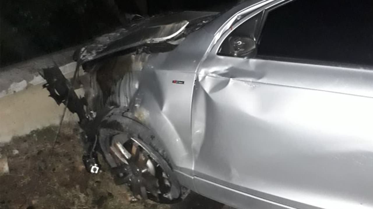 ದರ್ಶನ್ ಕಾರು ಅಪಘಾತ; ಈ ಆರರ ಹಿಂದಿದೆ ಸತ್ಯ! ದರ್ಶನ್ ಕಾರು ಅಪಘಾತ; ಈ ಆರರ ಹಿಂದಿದೆ ಸತ್ಯ!