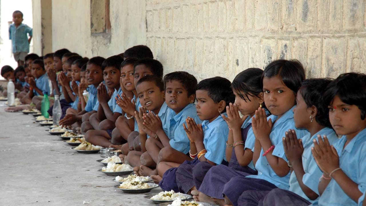 ಇನ್ಮುಂದೆ ಶಾಲಾ ಮಕ್ಕಳಿಗೆ ಹಾಲಿನ ಜೊತೆ ಜೇನು ಭಾಗ್ಯ! ಇನ್ಮುಂದೆ ಶಾಲಾ ಮಕ್ಕಳಿಗೆ ಹಾಲಿನ ಜೊತೆ ಜೇನು ಭಾಗ್ಯ!