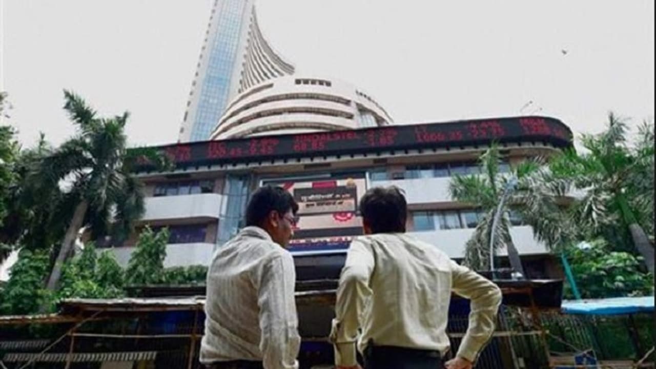 Share Market Live: മാന്ദ്യ ഭീതി, സൂചികകൾ ഇടിഞ്ഞു; സെൻസെക്സ് 651 പോയിന്റ് താഴ്ന്നു Share Market Live: മാന്ദ്യ ഭീതി, സൂചികകൾ ഇടിഞ്ഞു; സെൻസെക്സ് 651 പോയിന്റ് താഴ്ന്നു