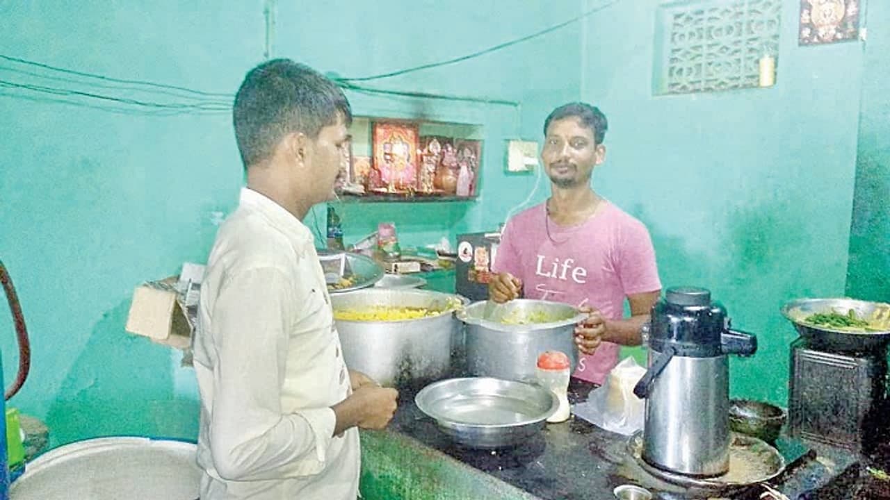 ಈ ಹೊಟೇಲ್‌ನಲ್ಲಿ ₹10ಕ್ಕೆ 5 ಇಡ್ಲಿ, ಟೀಗೆ ಕೇವಲ 3 ರು